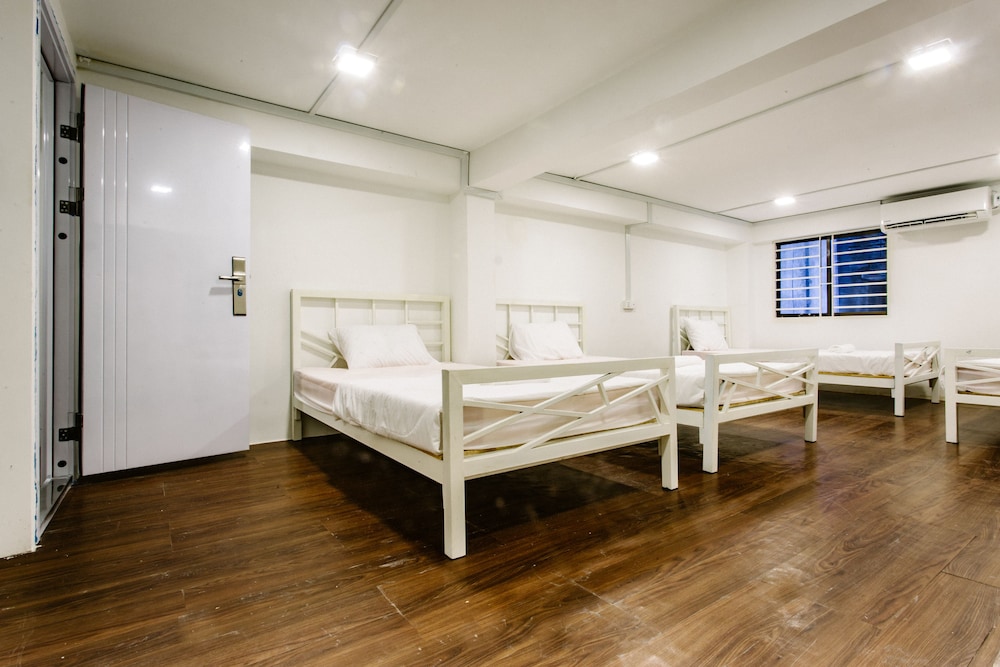 Lebou Boutique Hostel