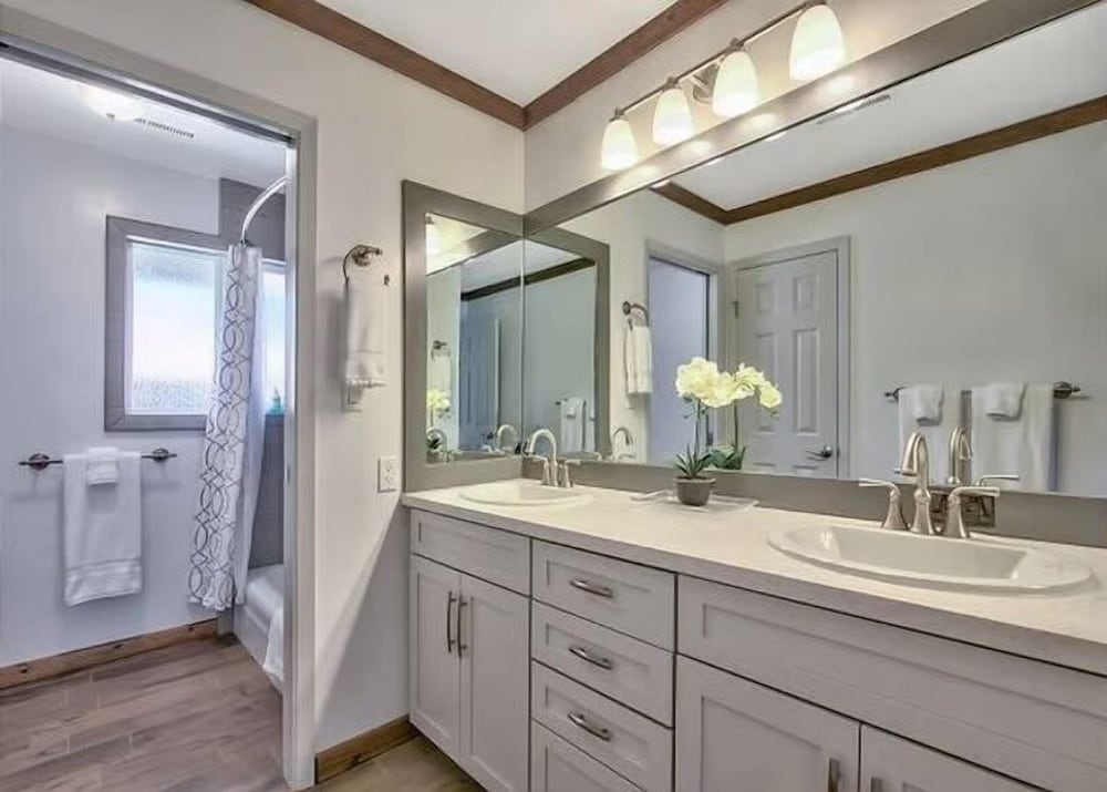 2148 Inverness Drive 3 Bedroom Home