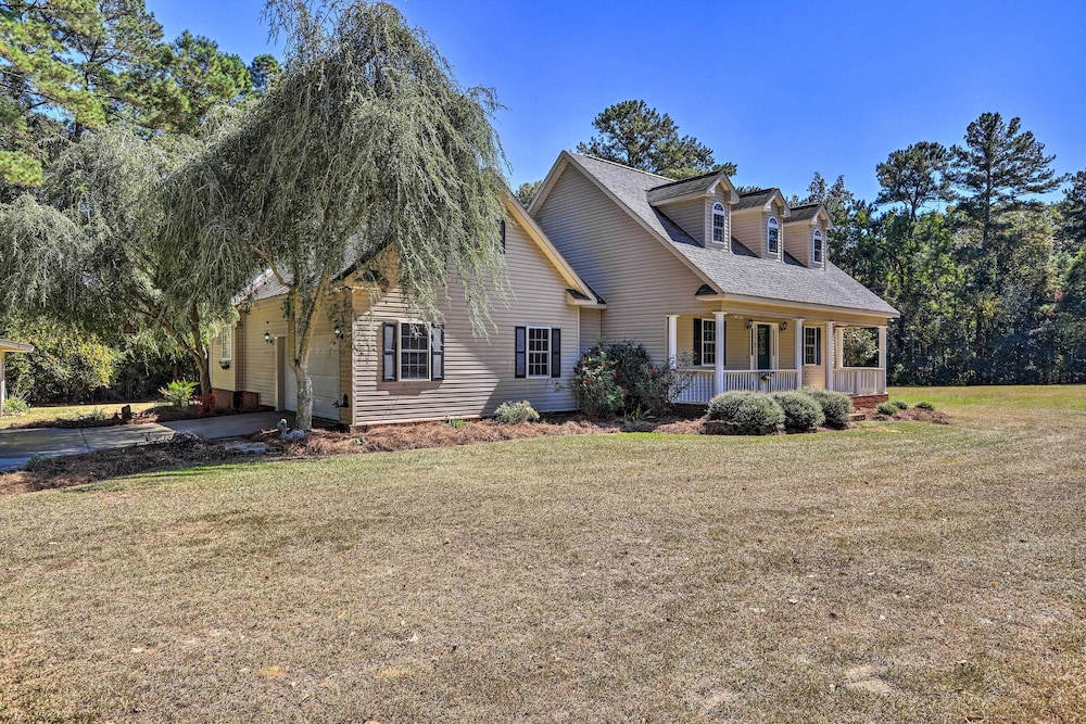 Idyllic Hawkinsville Retreat: Large Fire Pit! view 3