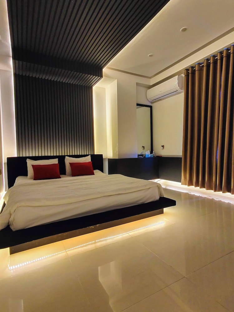 Modern Luxe Studio Apartment in Uttara Near Airport