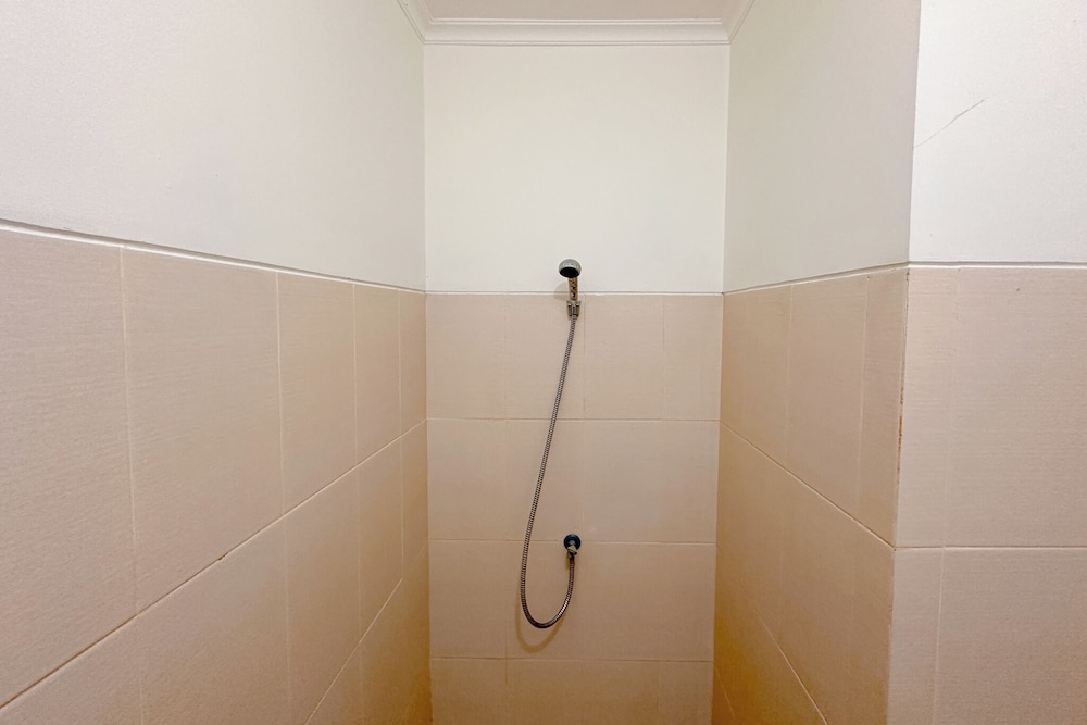 Comfortable Stay and Good Place Studio at Bale Hinggil Apartment