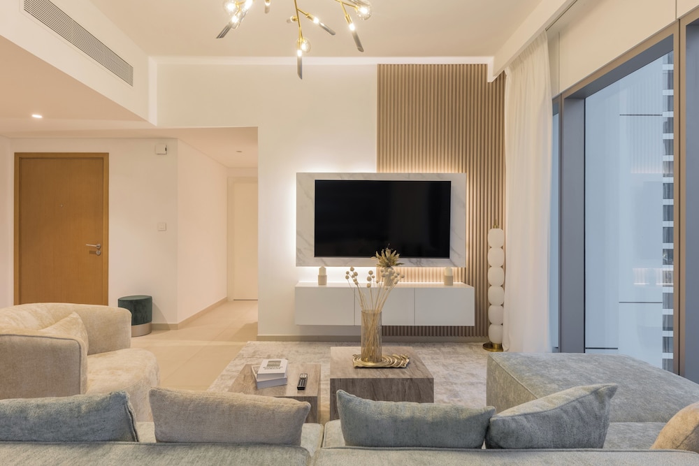 Premium Spacious 3BR Downtown Views