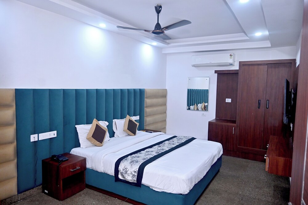 Hotel Golden By Admire Stay