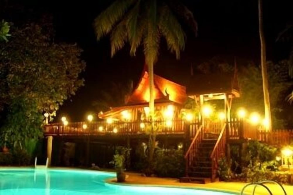 Harry's Bungalows & Restaurant