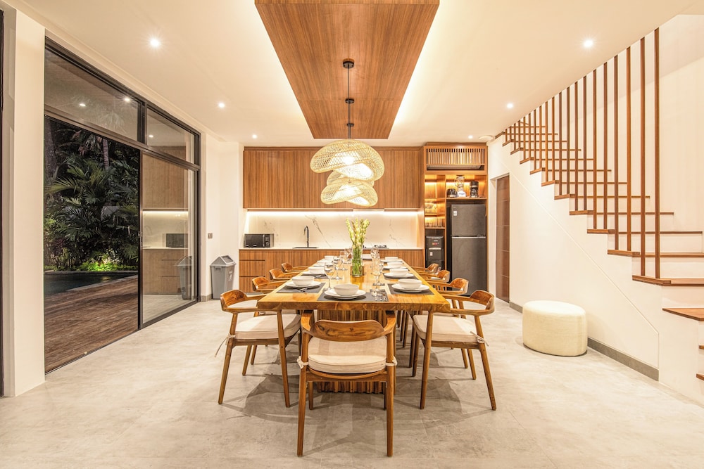 Elegant 5BR Canggu Villa 400m to Pristine Beach
