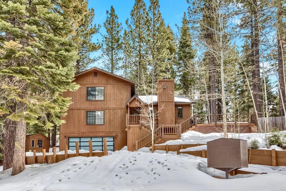 1760t Thunderbird Cabin 3 Bedroom Home