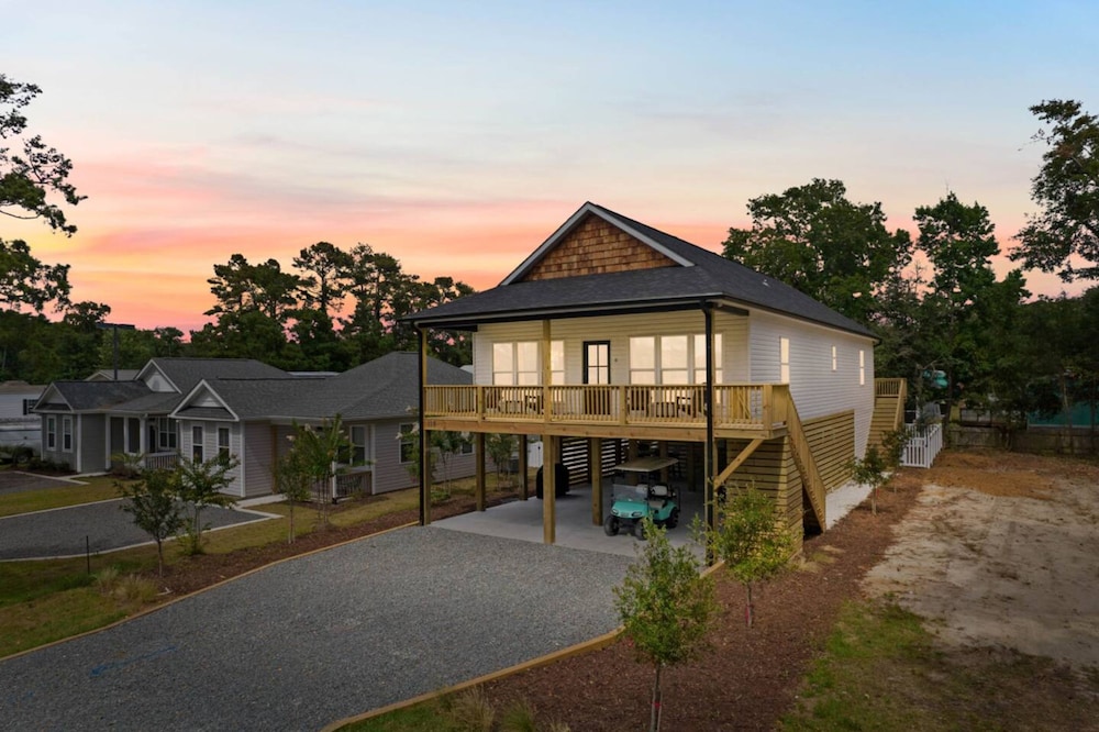 New Listing Luxury House 5 Min Walk to Beach