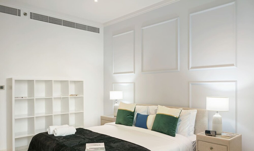 High Floor Lux 2BR nr Top Golf Dubai Marina JLT