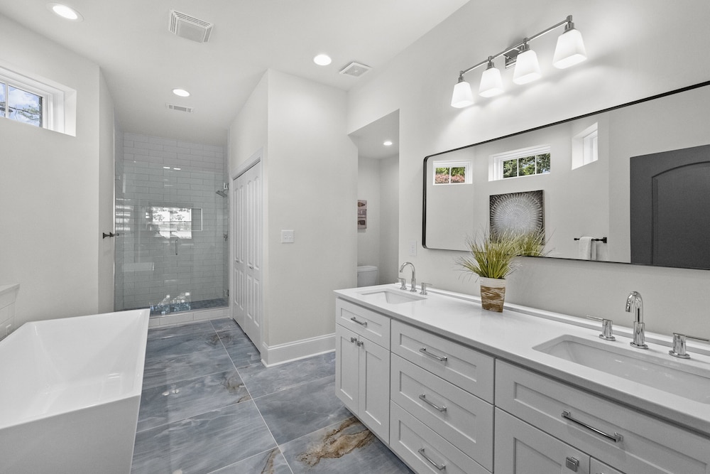 Make a Big Splash in 7BR Lake Norman Home!