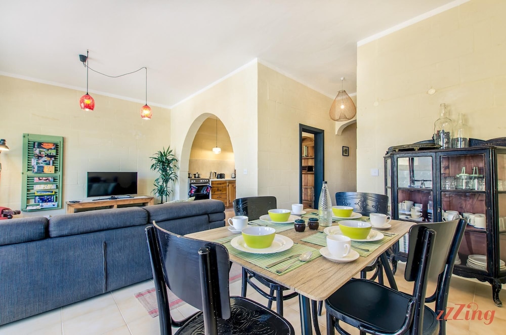 Retro Designer Homelike Apartment - Close to Beach