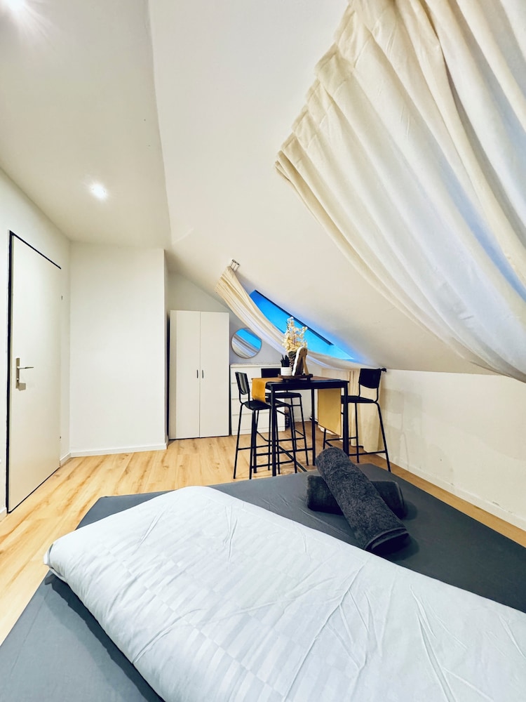 Comfortable Budget Room near Liesing
