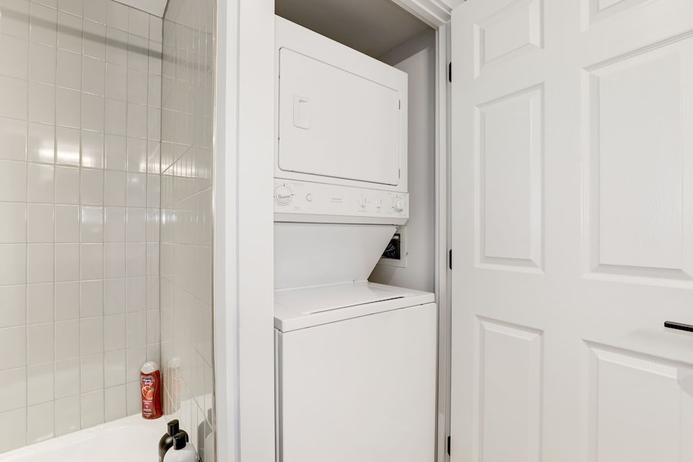 Elegant 2BR Apartment Minutes From DC