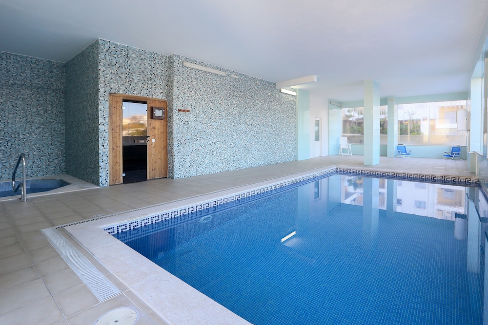 3-bedroom Apt, Sleeps 6, Pool, Gym & Jacuzzi view 5