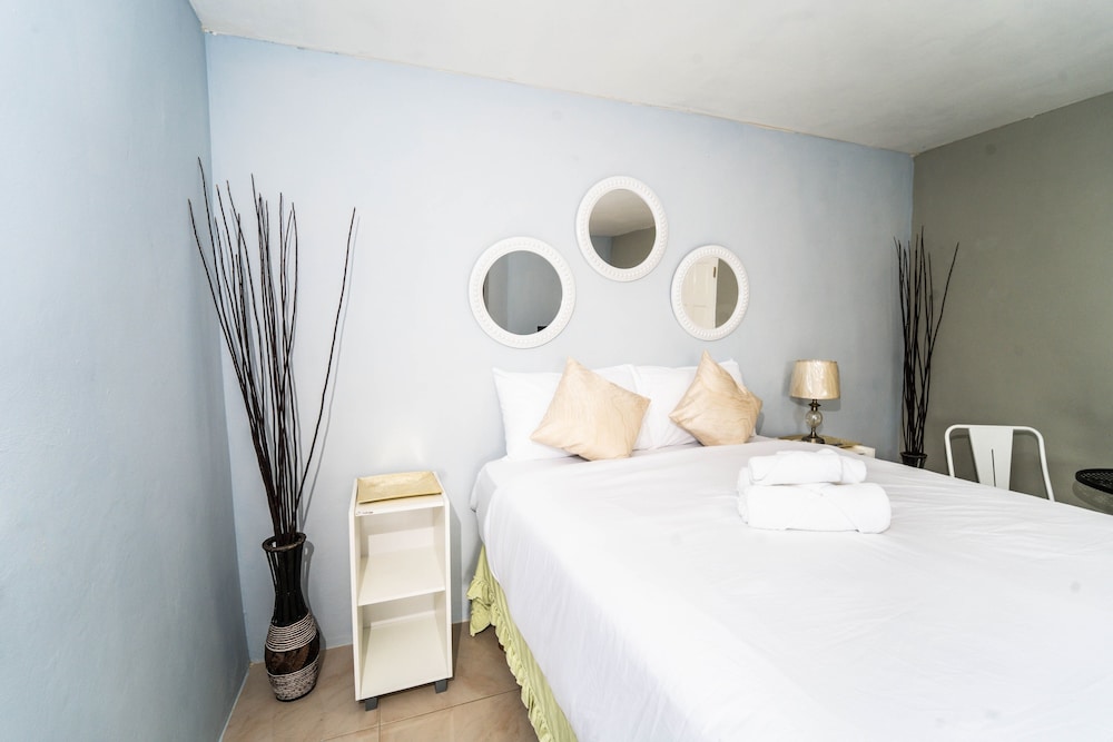 Skyline Suites 2 Queen bedroom 2 Condo by RedAwning view 2