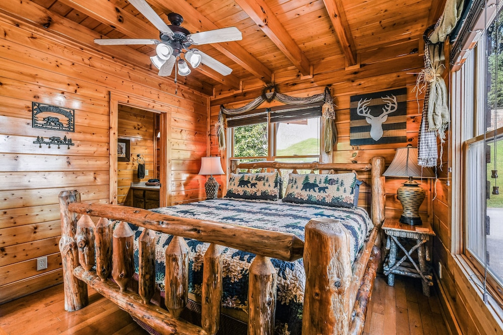 Extravagant View 3 Bedrooms 3 Bathrooms Cabin