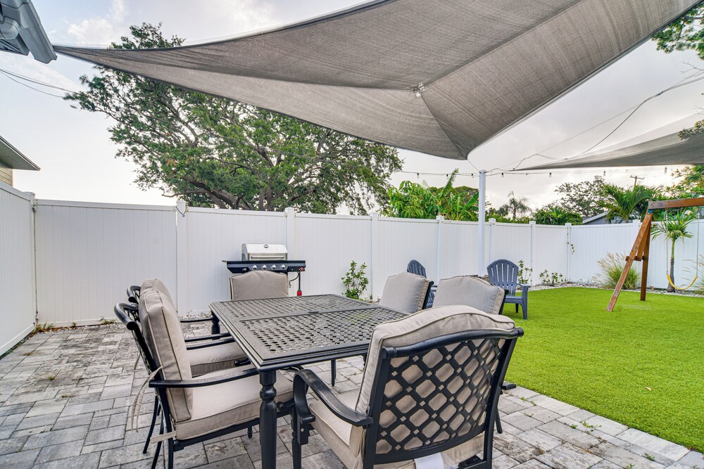 5 Mi to Beach: Tampa Retreat w/ Furnished Lanai!