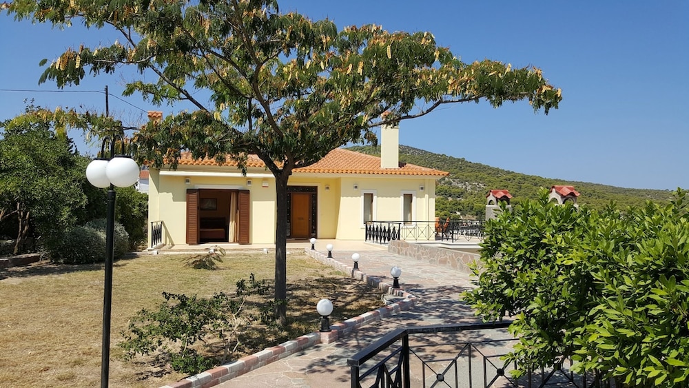 Villa Politimi at Aegina