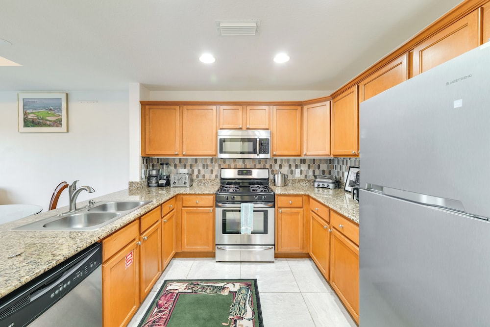 Golf Views: Kissimmee Condo on Reunion Course
