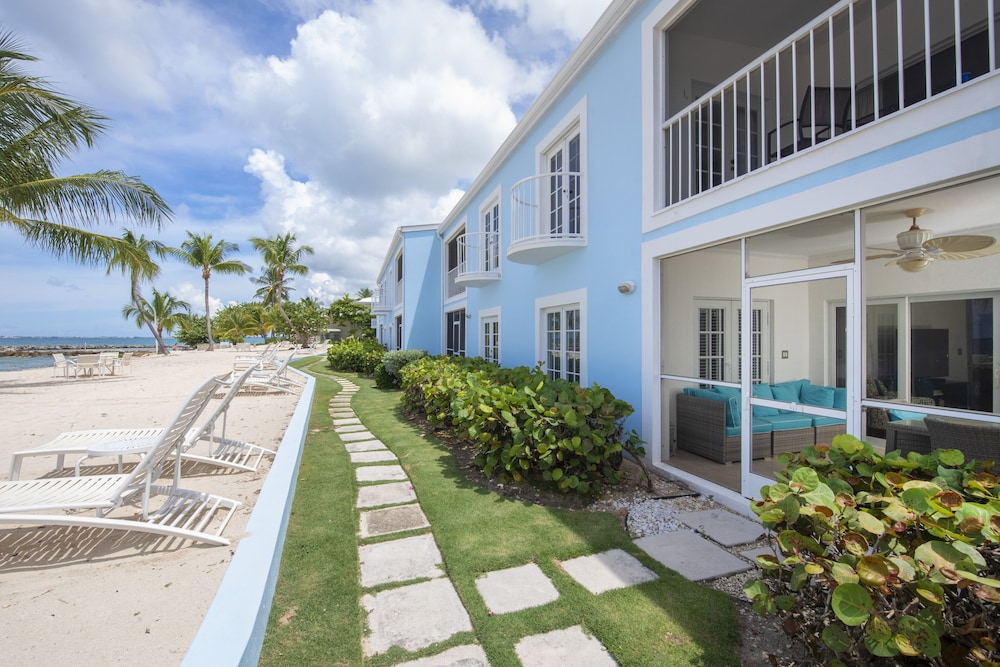 The Grandview Condos on Seven Mile Beach view 4