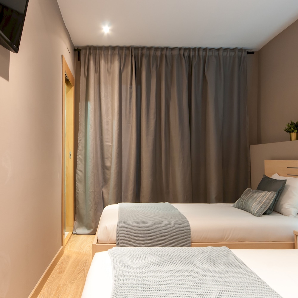 Paseo DE Gracia Modernist Apartment TWO BED TWO Bath By Myrentalhost