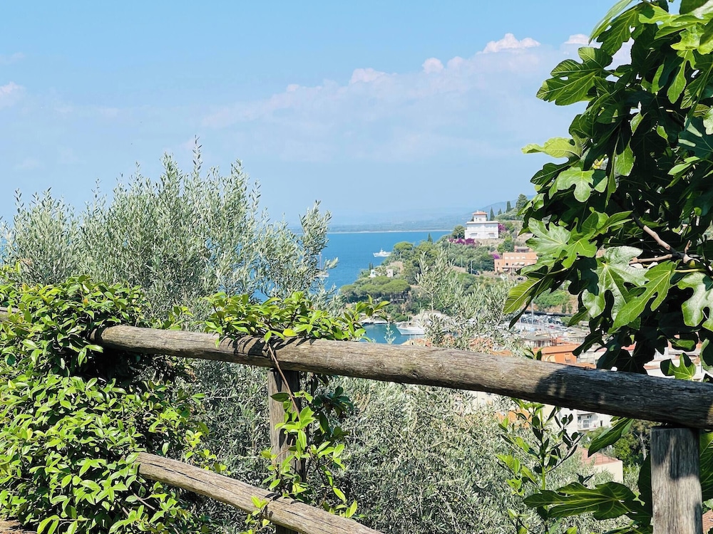 Charming Porto Santo Stefano Apartment With Pool Access