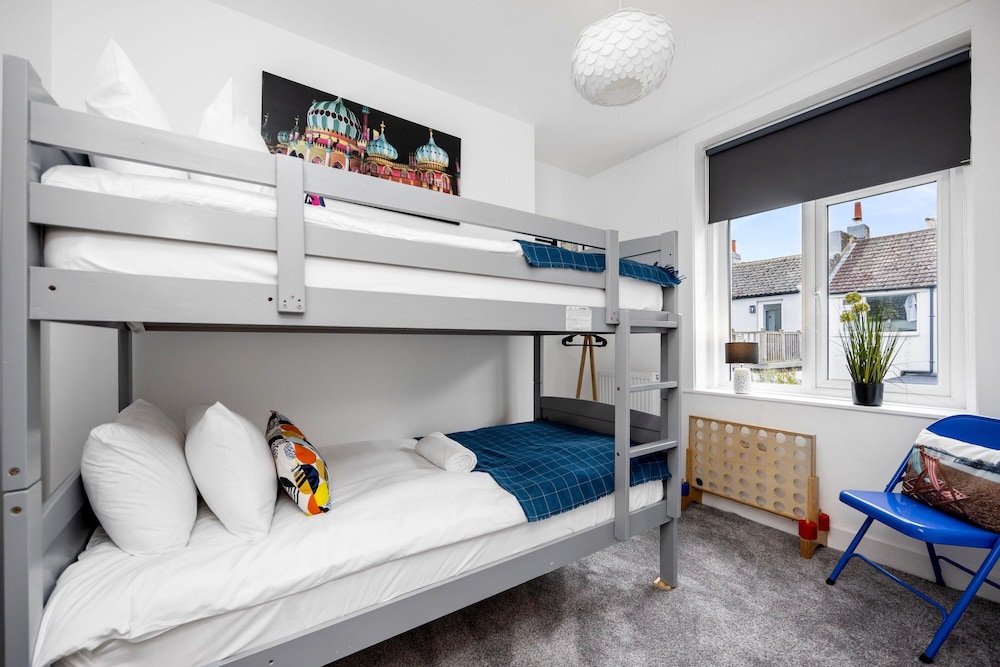 Queens Mile 2 With Free Parking By My Getaways view 3