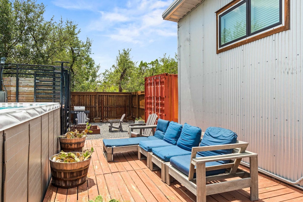 Luxury 7BR Hill Country Gem With Barndominium