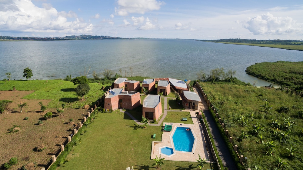 Buvi Lodge