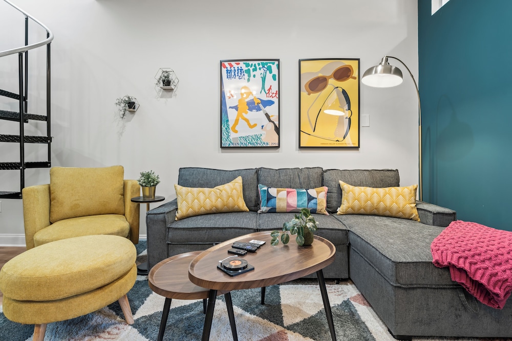 Prime City Condo Parking + Skyline Views