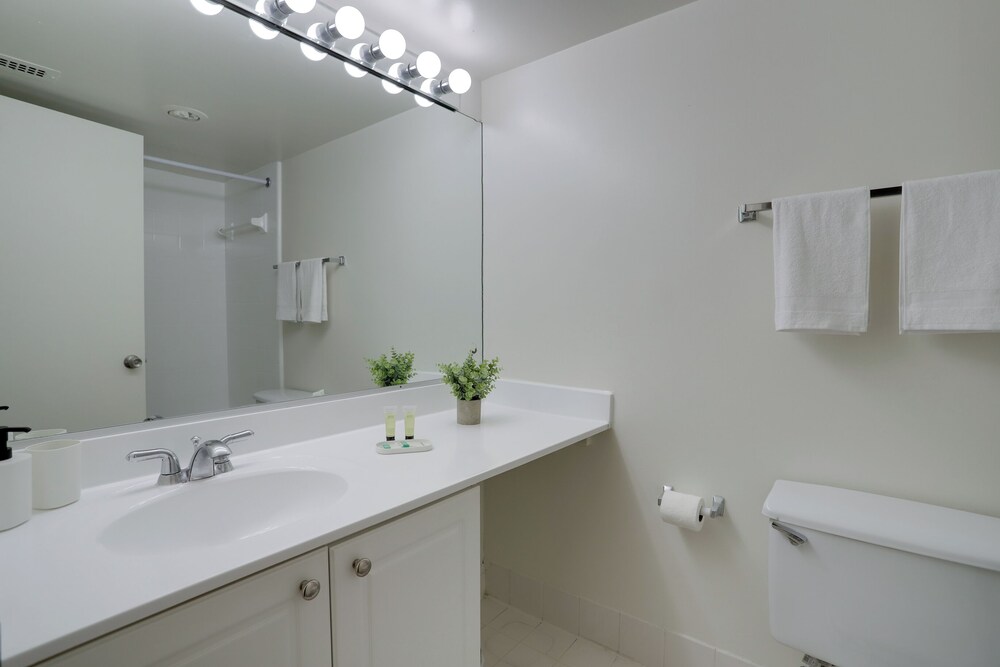 Convenient Apt Near Airport
