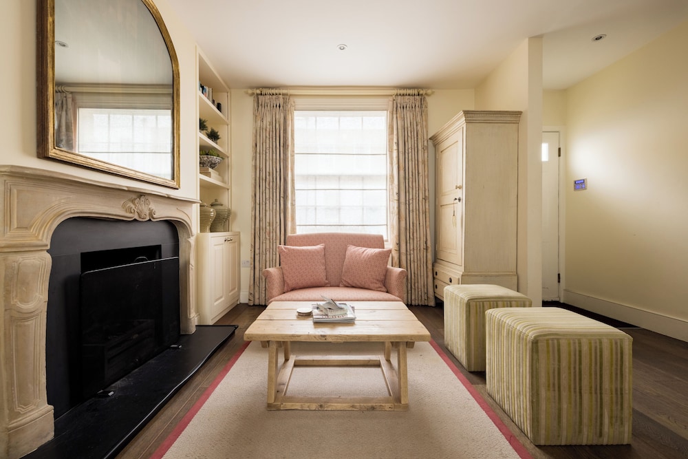 The Chelsea Abode - 4bdr Home With Terrace