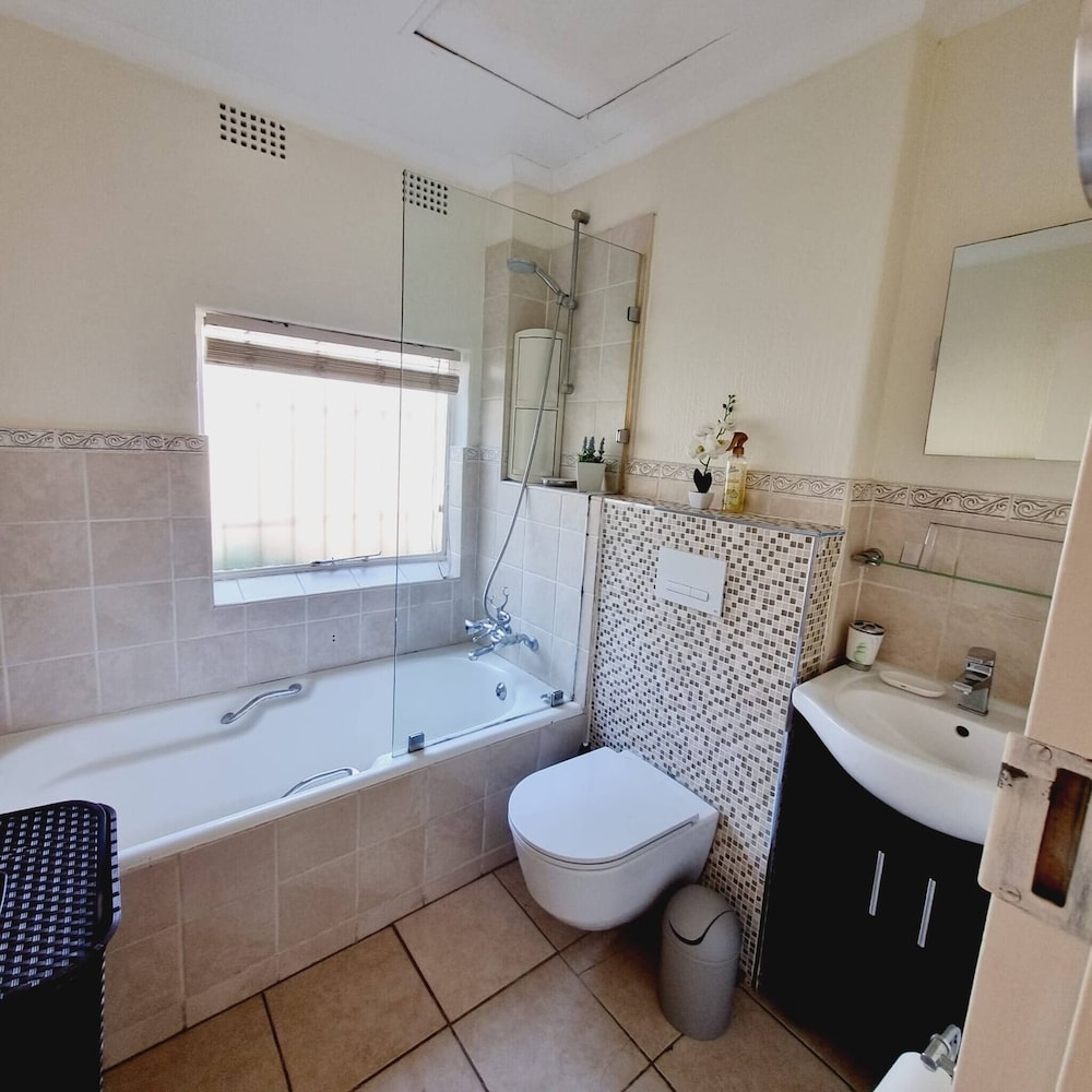 Birdsong in Sandton and Charming Townhouse Retreat