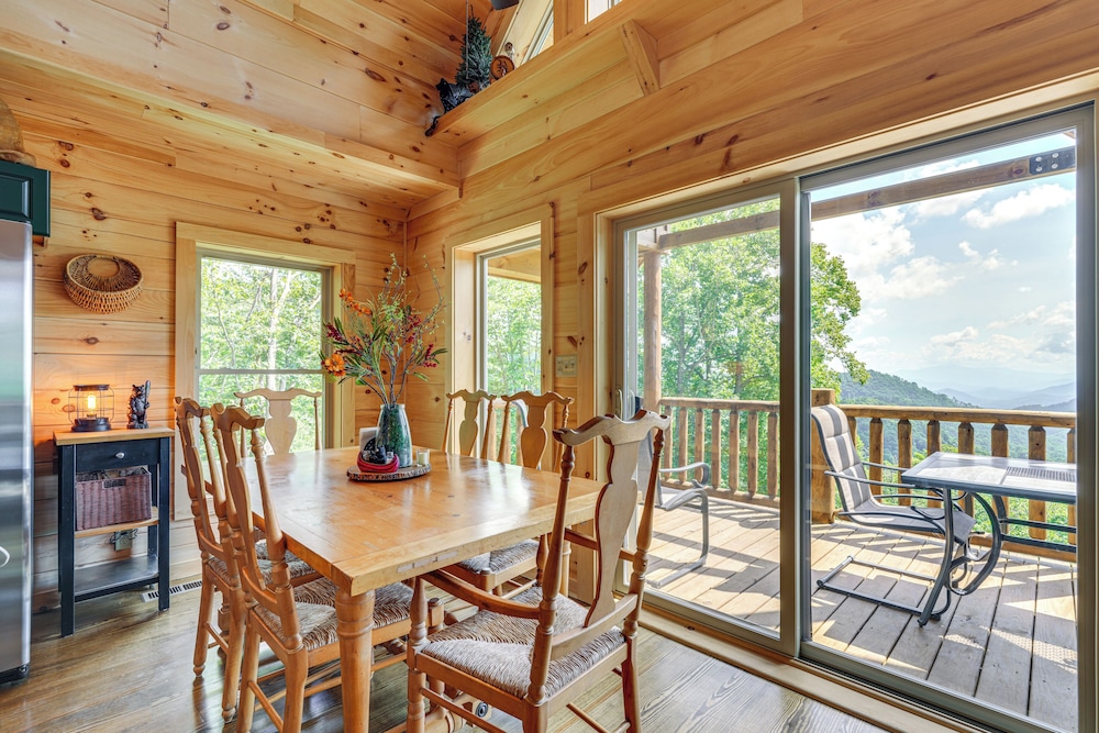 Hot Tub, Game Room & Views: Mars Hill Mtn Retreat!