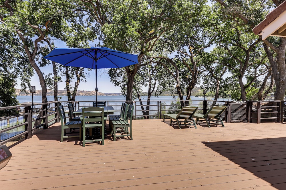 Dock, Slip & Launch: Waterfront Home on Clear Lake