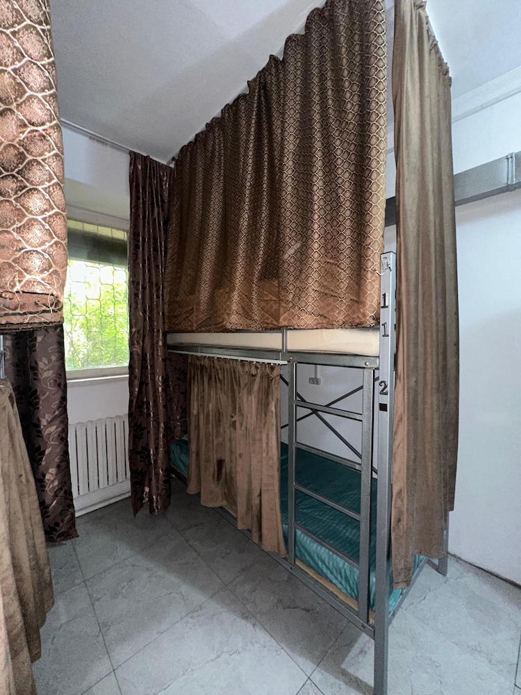 Rooms Tolebi.
