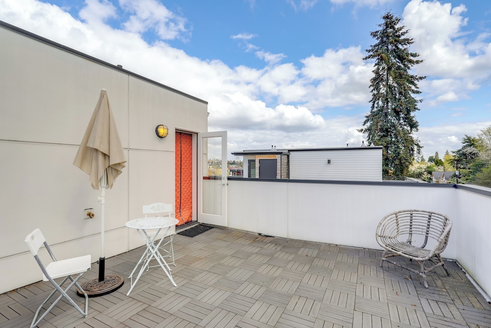 5 Mi to Dtwn: Pet-friendly Townhome in Seattle!