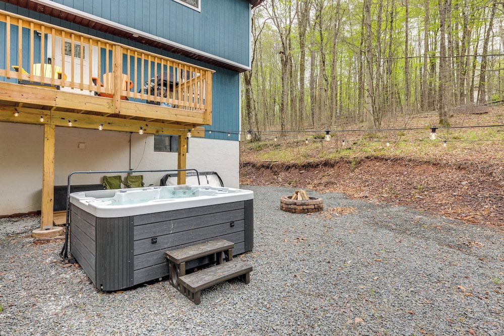 13 Mi to Jack Frost Ski Resort: Home w/ Hot Tub