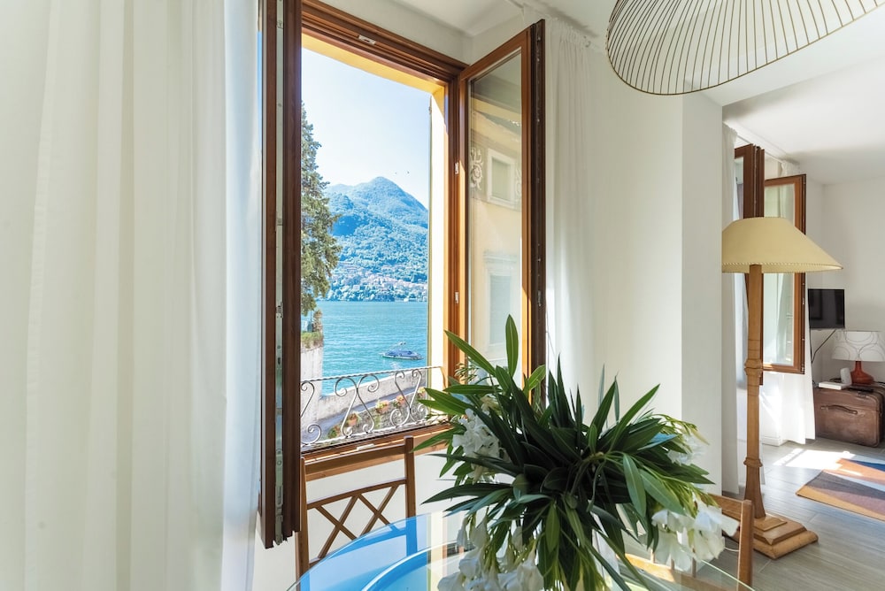 Romantic Pier by Rent all Como