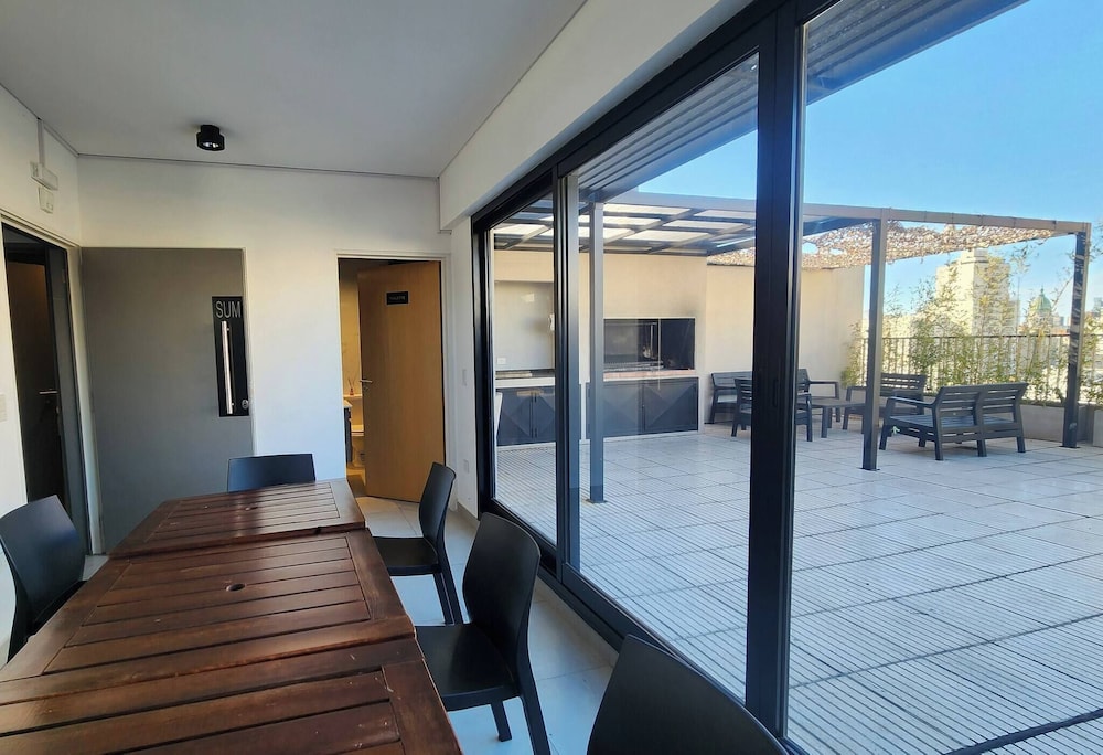 Alberti 360 Charming City Center Apartment With Shared Pool