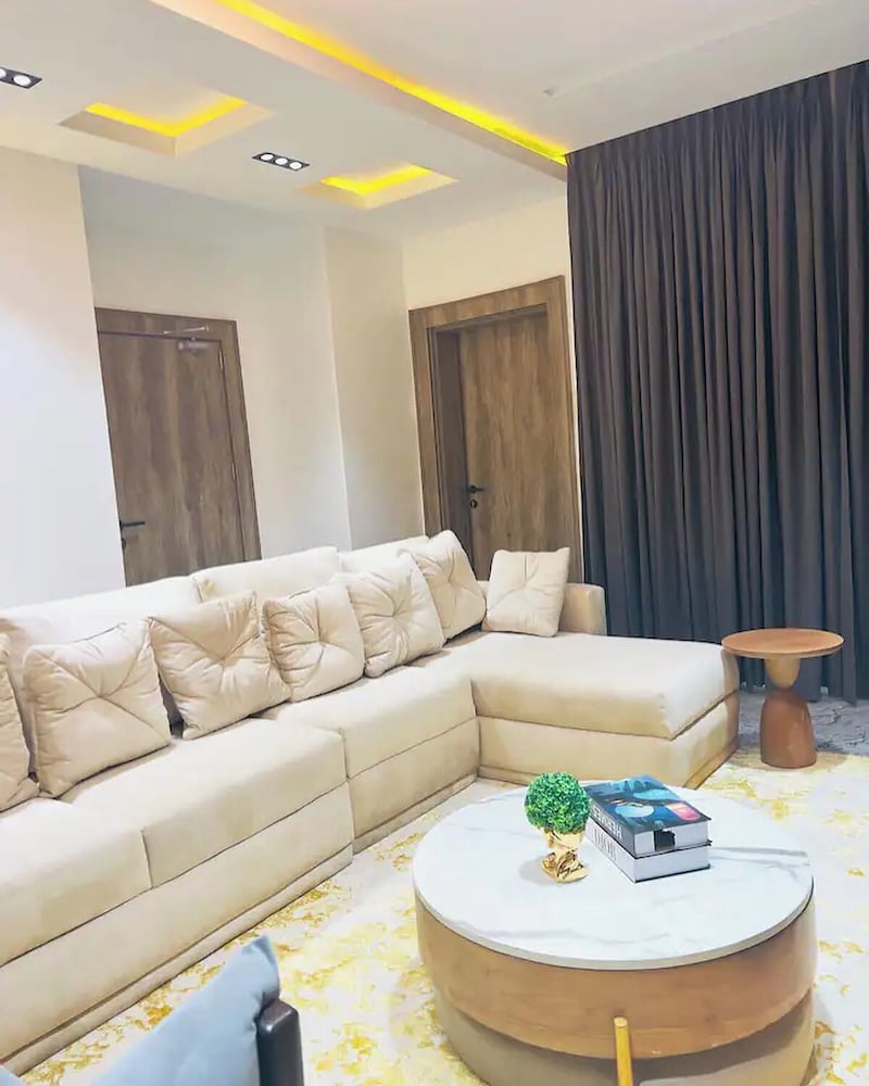 Winnie Host and Homes