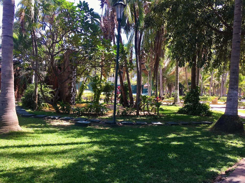 Los Tules Condominium Resort