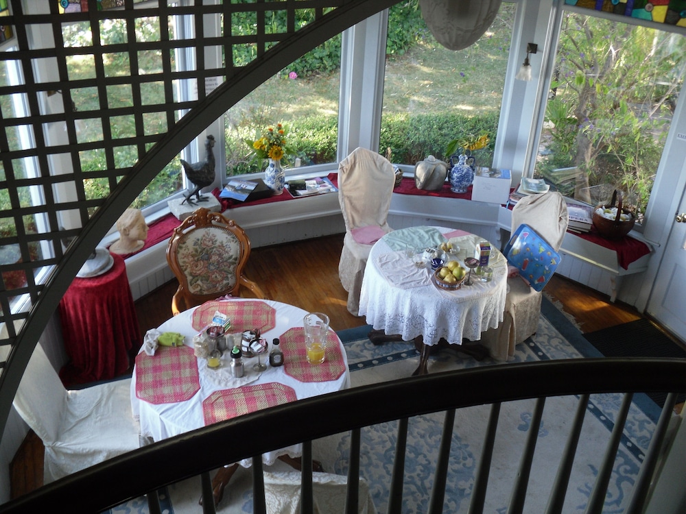 Cliff Crest Bed & Breakfast