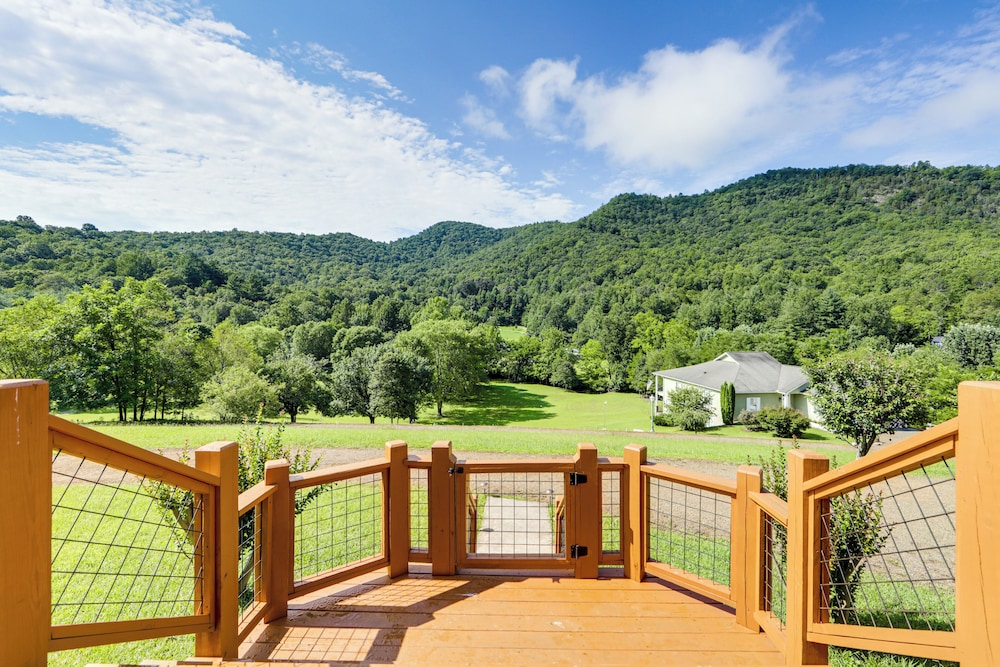 Panoramic Mountain Views & Decks: Franklin Cabin!