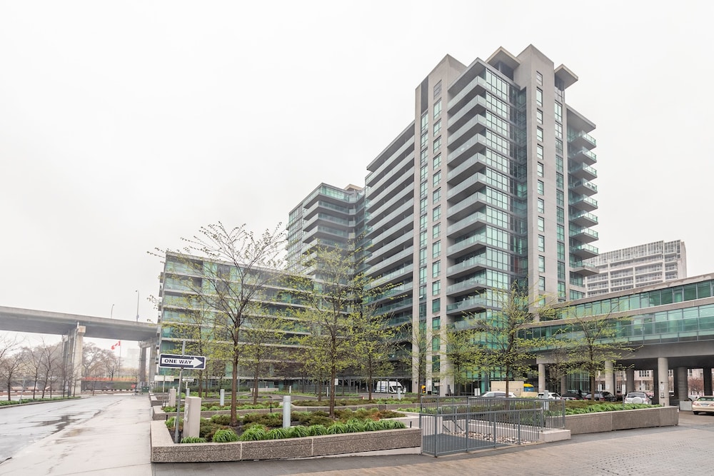 GLOBALSTAY. Fort York Apartments - Image 1