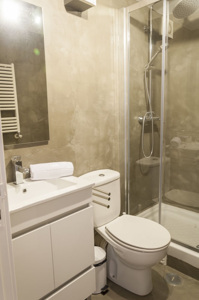 Contemporary by Apartments Alfama
