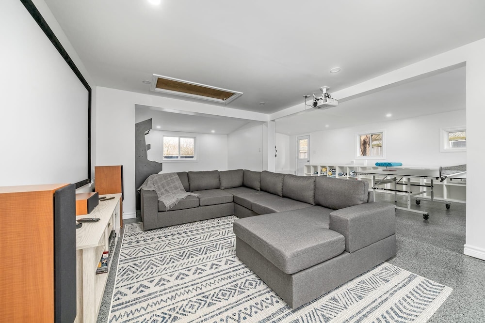 Marina Main - Heated Pool Sauna Games Room Movie Theatre