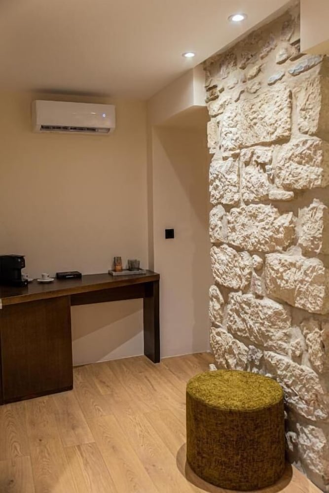Epitome Suites
