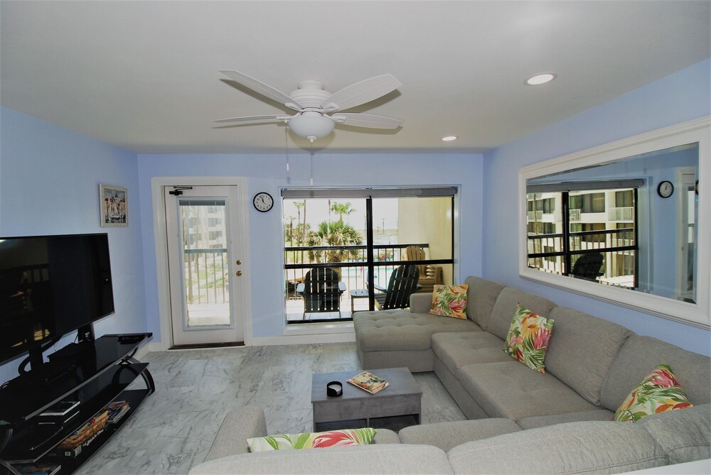 Saida Iii Unit #3306 1 Bedroom Condo by Redawning