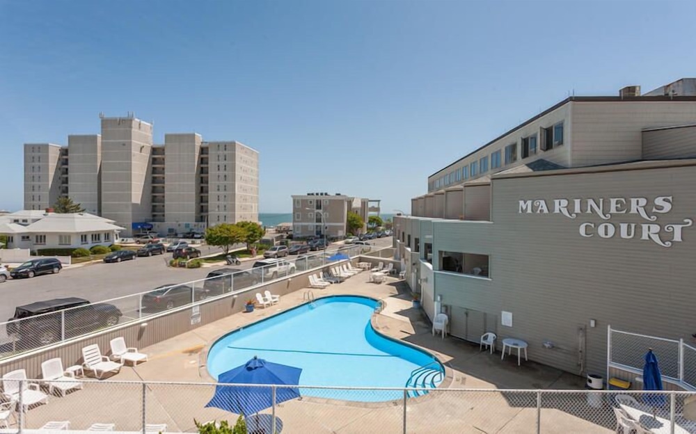 Mariners Court 224