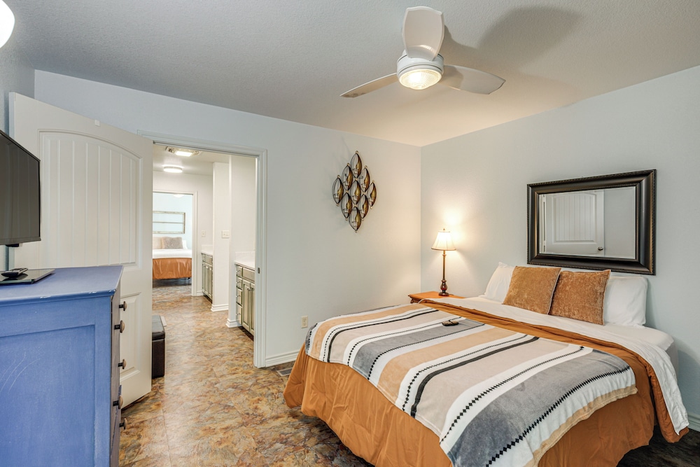 6 Mi to Granbury City Beach Park: Apt w/ Veranda!
